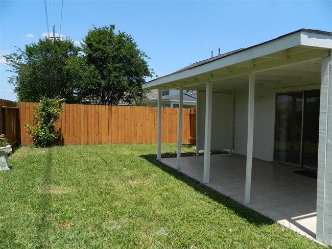 Building Photo - 7415 River Pines Dr