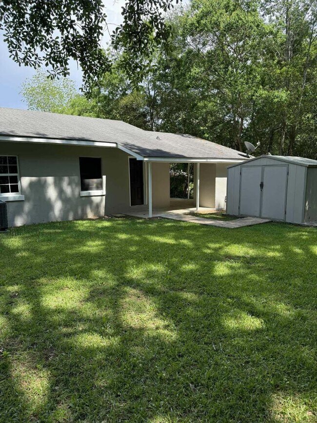 Building Photo - 102 S Redd Street - Unit 102