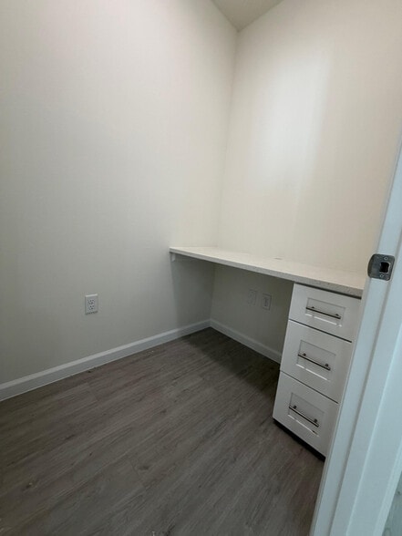 Building Photo - 2341 Suanne Ave