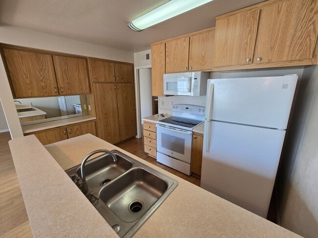 Building Photo - 3286 Caminito Ameca