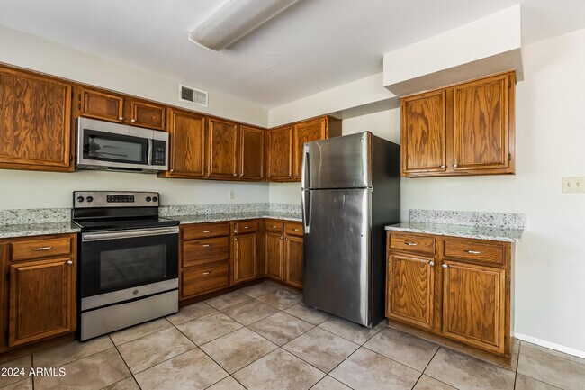 Building Photo - 12022 S Mandan St