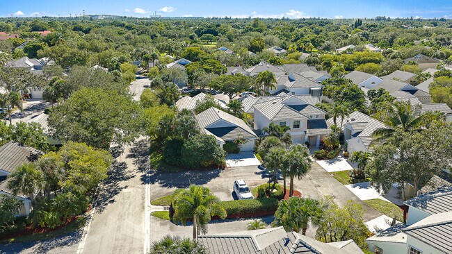 Building Photo - 15 Commodore Pl