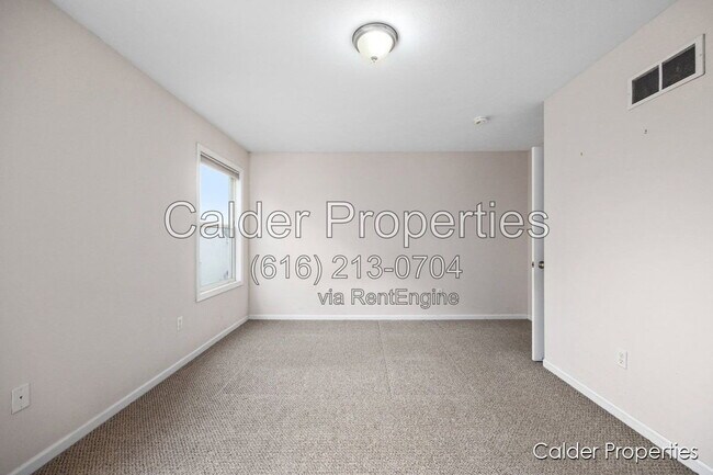 Building Photo - 5686 E Falling Leaf Dr SE