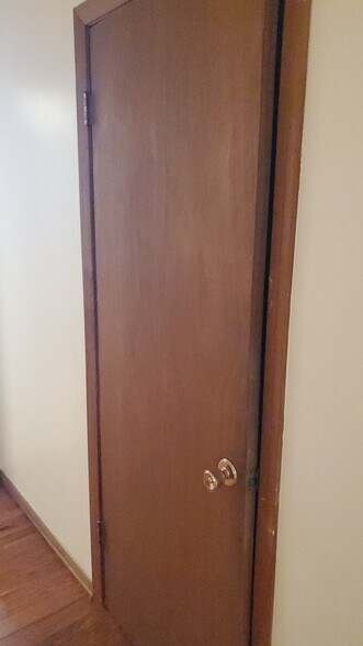 Building Photo - 432 N Milwaukee Ave