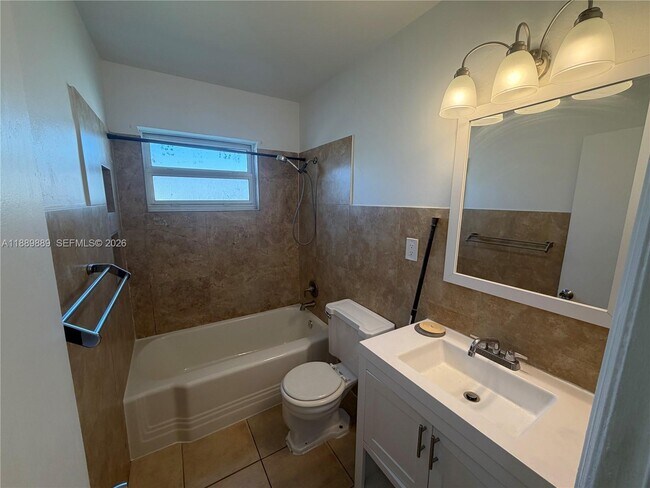 Building Photo - 2215 Adams St