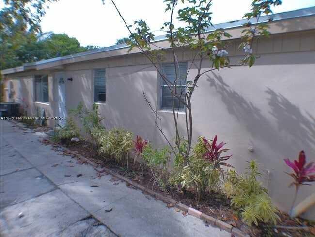 Building Photo - 618 NW 46th Ave