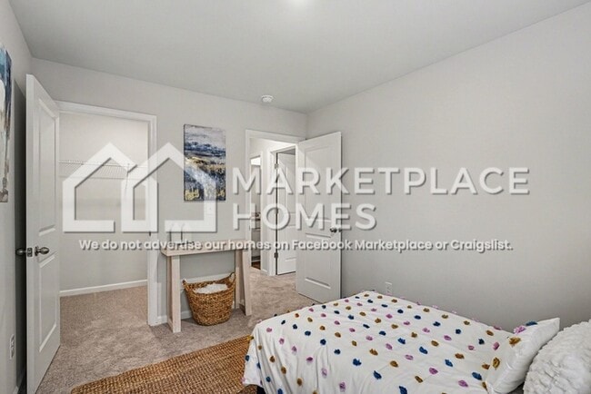 Building Photo - 425 Oakwood Dr NW