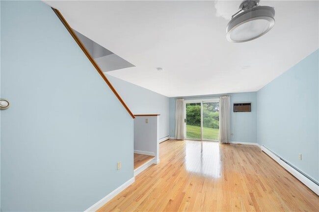 Building Photo - 33 Sakonnet E