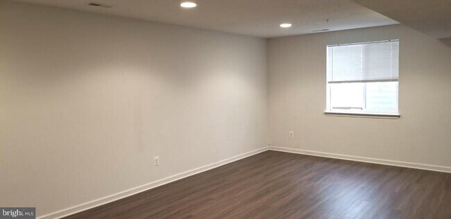 Building Photo - 323 Golden Eagle Way