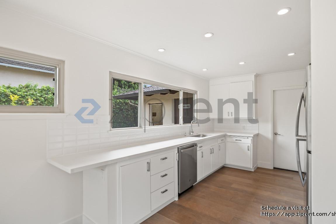 Building Photo - 2241 Santa Ana St