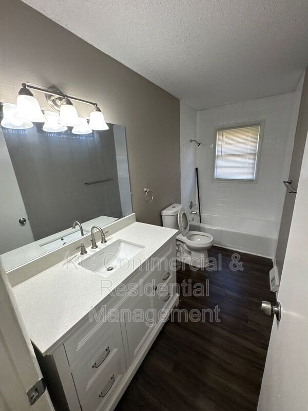 Building Photo - 218 SW 19th St