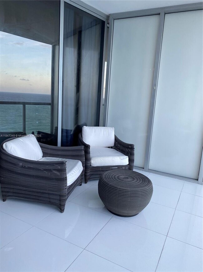 Building Photo - 17121 Collins Ave