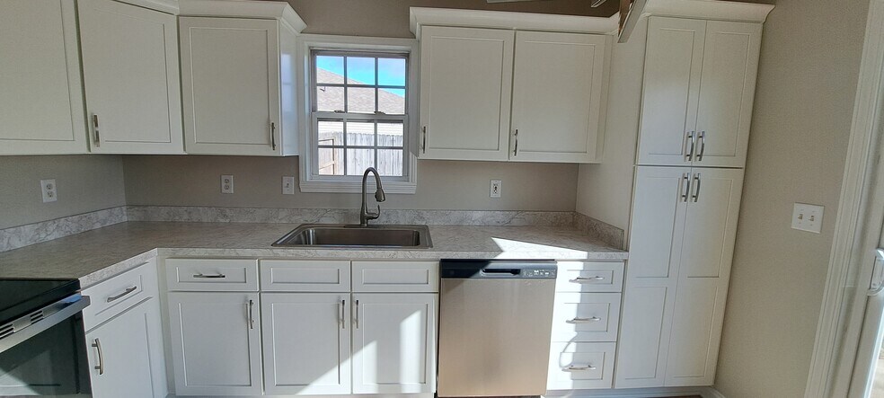 Building Photo - 1906 Terrace Pt