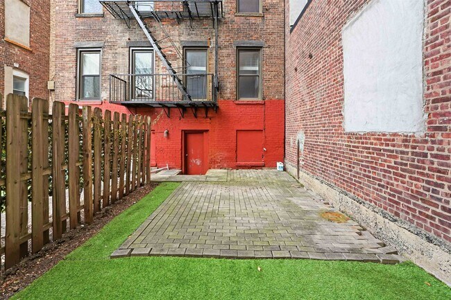 Building Photo - 405 4th St