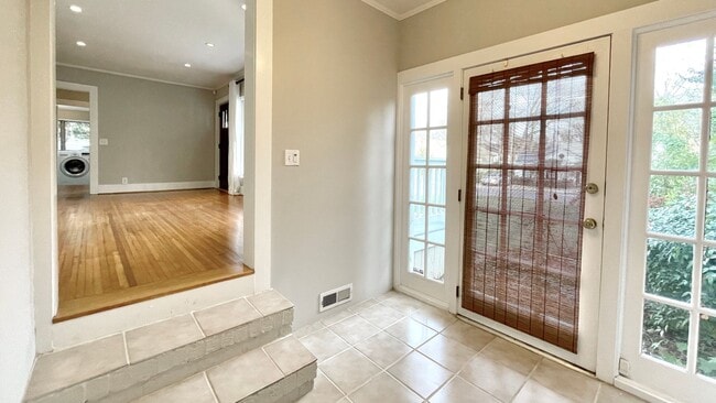 Building Photo - 1919 Nassau Blvd