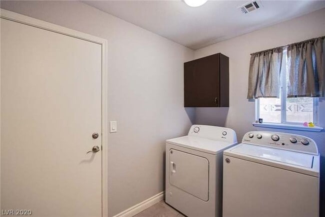 Building Photo - Summerlin Beauty! Unfurnished
