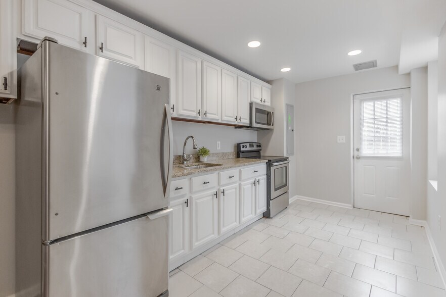 Building Photo - 1235 N Bond St