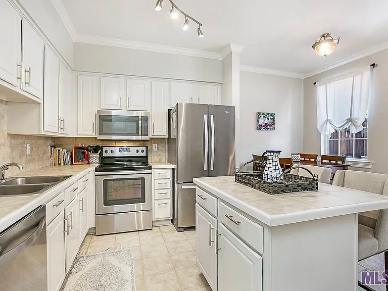 Kitchen - 2210 Christian St