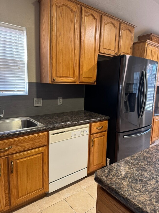 Building Photo - 34534 Lake Side Dr