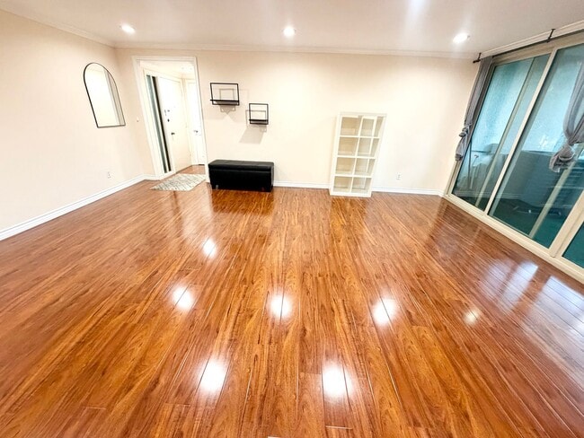 Building Photo - All utilities included 1 bedroom walking distance to Cal Tech