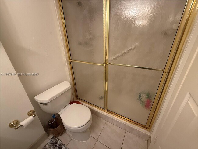 Building Photo - 18051 Biscayne Blvd