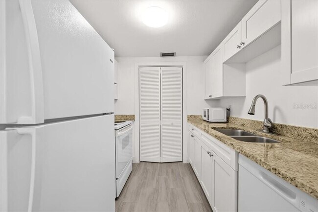 Building Photo - 1235 S Highland Ave