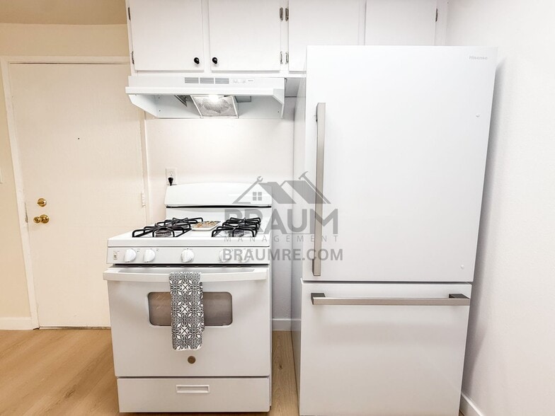 Building Photo - 5461 Kester Ave