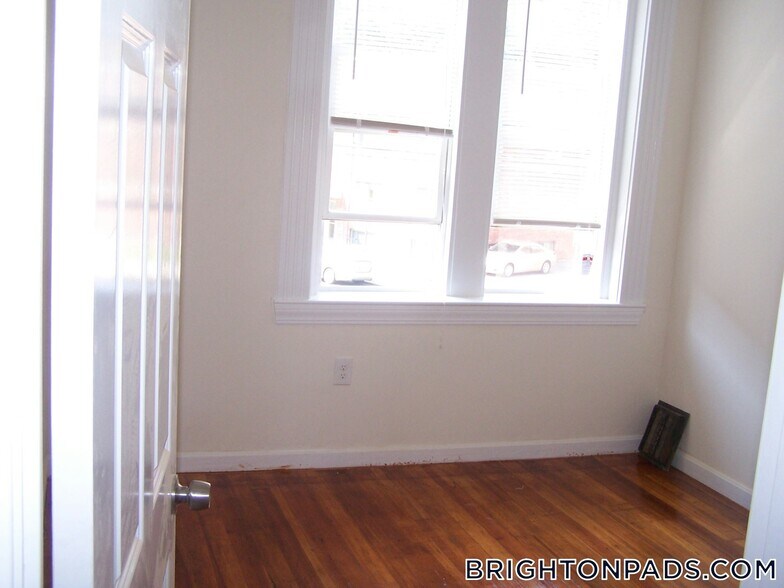Building Photo - 53 Brackett St