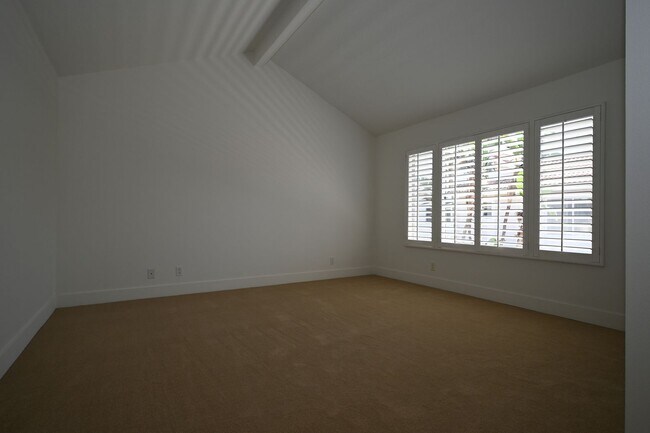 Building Photo - Immaculate 2 story 3 bedroom 2.5 bath house in Laguna Niguel