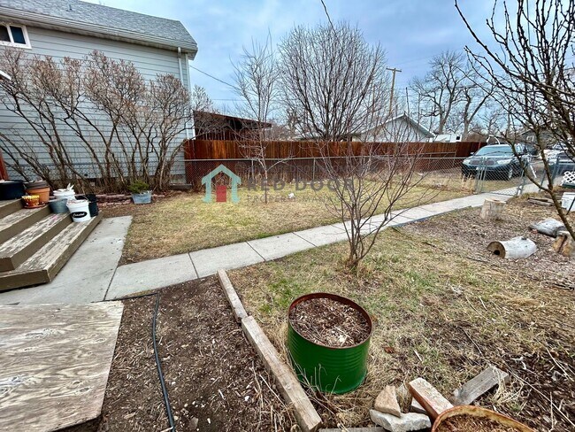 Building Photo - Spacious and inviting 3 bed, 2 bath rental