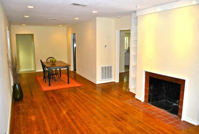 Building Photo - 5126 W Mockingbird Ln