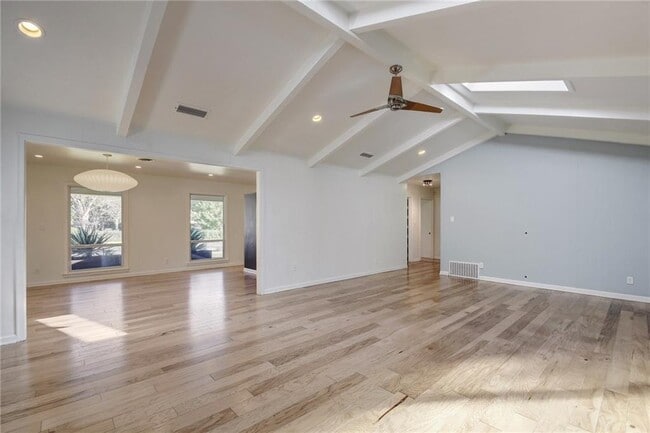 Building Photo - 3005 White Rock Dr