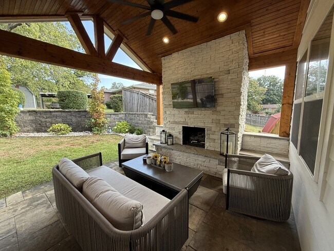 Building Photo - 2417B Porter Rd