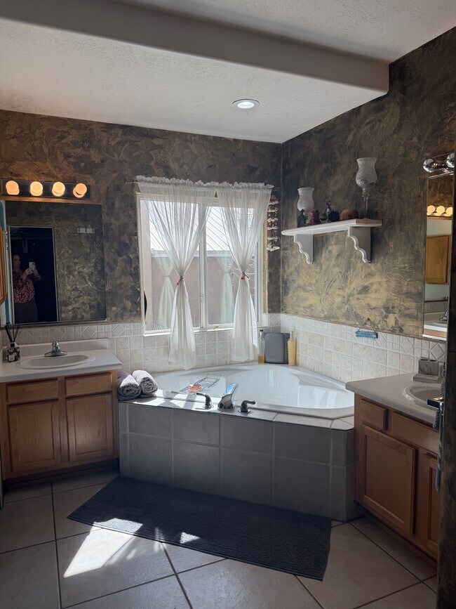 Building Photo - 6552 Cll Verde