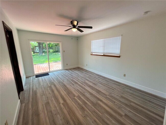 Building Photo - 2401 Silver Spur Dr