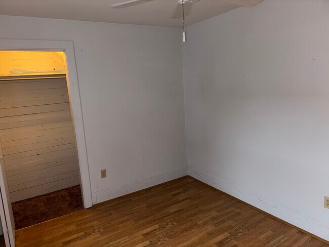 Building Photo - 222 W 4th St