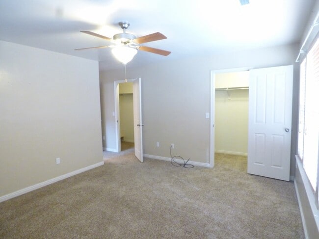 Building Photo - 3 Bd 3.5 Bath Model Like Townhome in Riverton