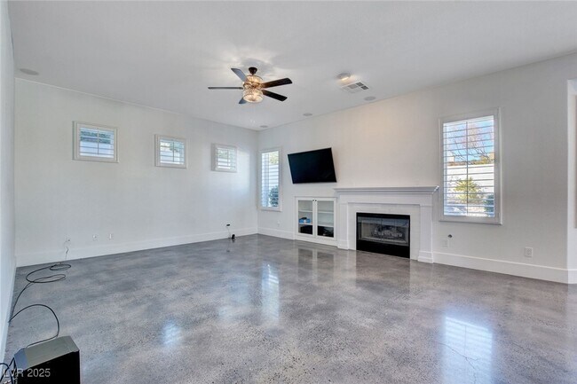 Building Photo - 10728 Elm Ridge Ave