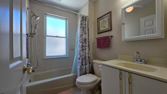 Building Photo - 34 N Montgomery Ave