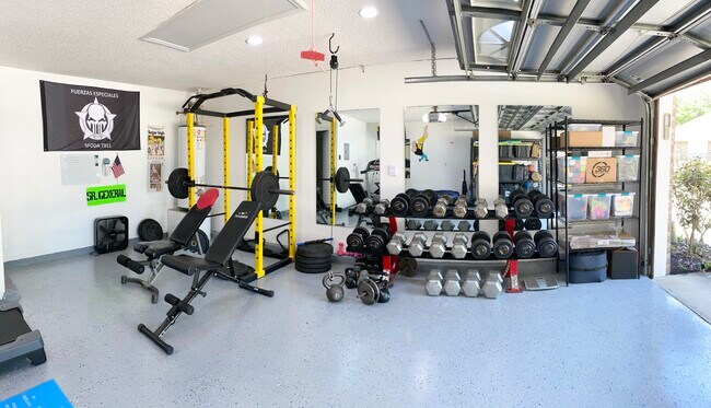 Building Photo - 2800 Pinnacle Point Dr