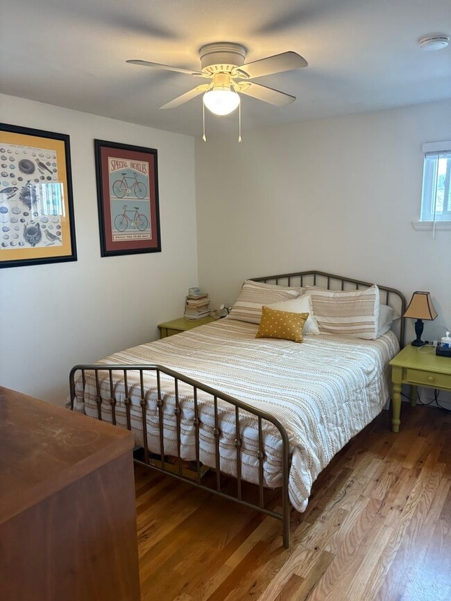 Building Photo - 3 Bed 1 Bath Home W/Large Backyard Walking Distance To Everything.