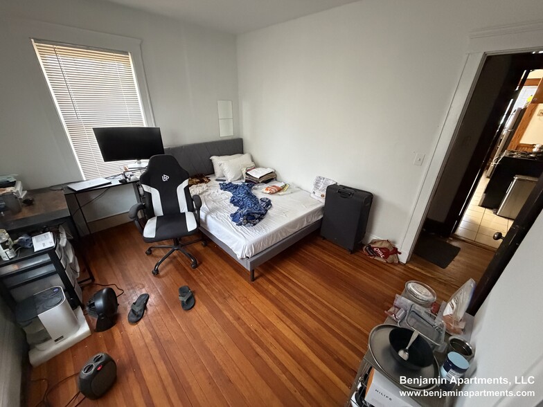 Building Photo - 23 Moraine St