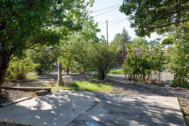Building Photo - 511 Western Dr