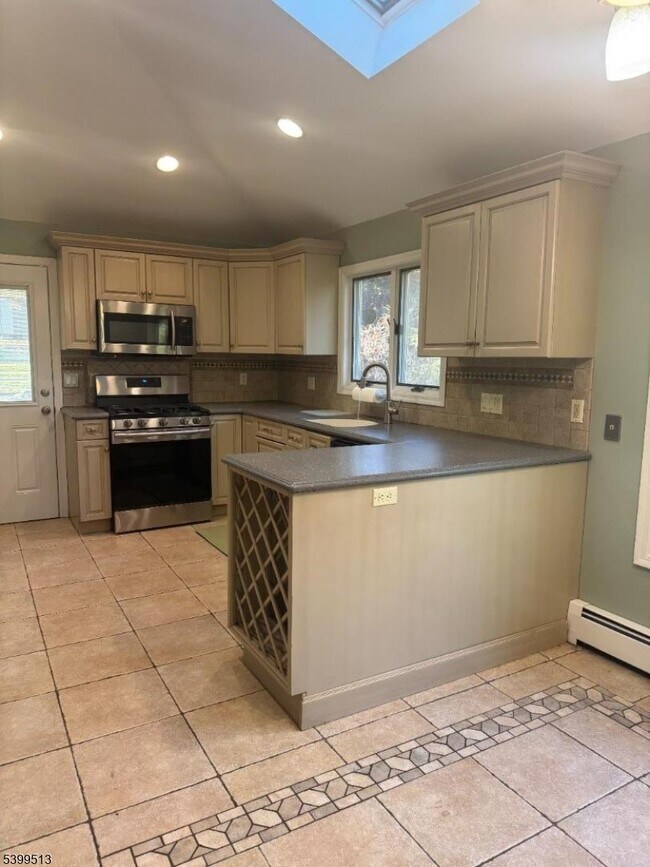 Building Photo - 273 Rea Ave Ext