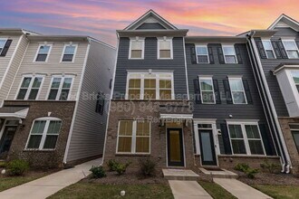 Building Photo - 6122 Cleburne Ct