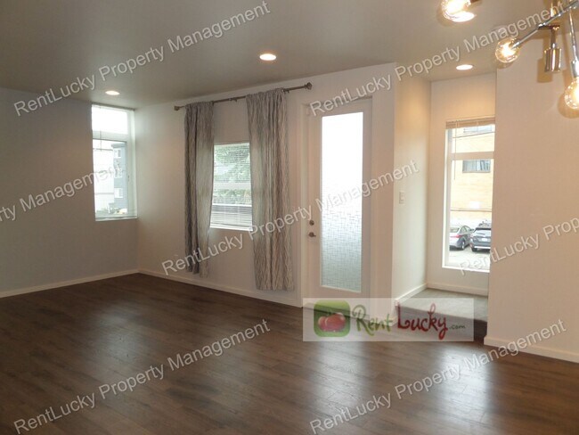 Building Photo - Stunning 4-Bedroom Newer Construction w/Huge VIEW Rooftop Deck in Fremont!!
