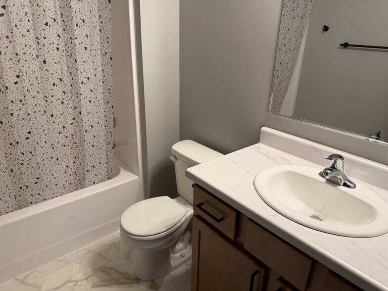 Building Photo - 3902 S Caballo Ct