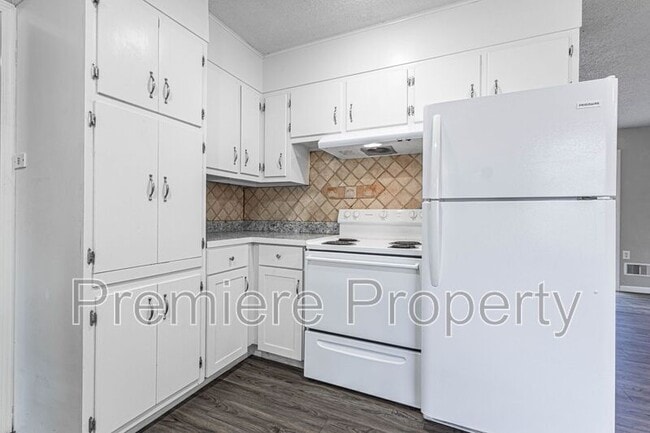 Building Photo - 7607 E 110th St