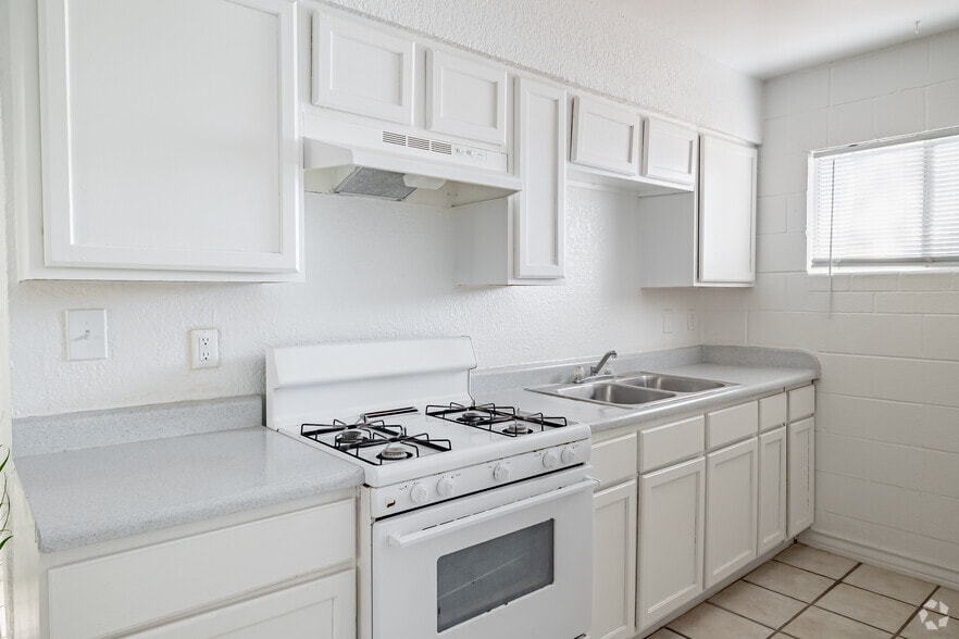 2BR, 1BA - 750SF - Kitchen - Hacienda Heights