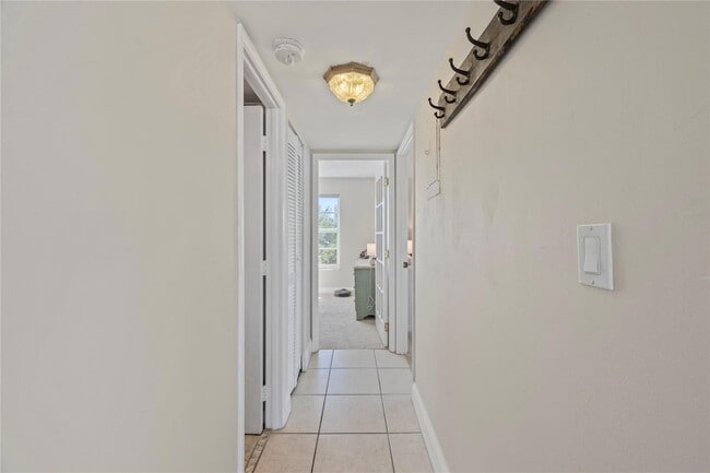 Building Photo - 2860 NE 14th St